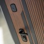 Входная дверь Кармина с Зеркалом 18 - Сандал белый